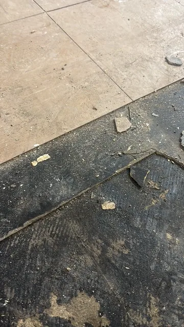 Black bitumen mastic floor removal in a SE24 flat